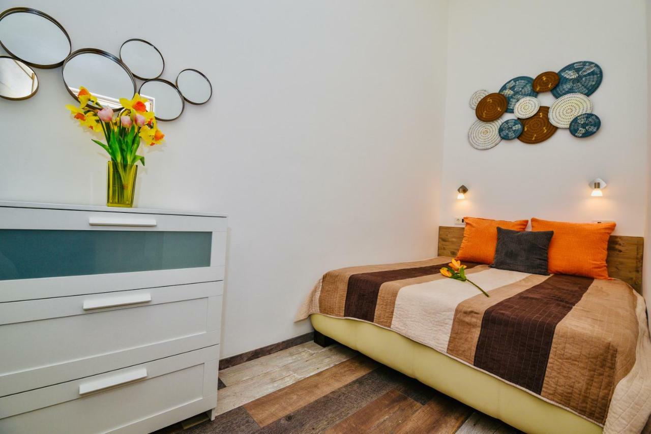 Heart Apartment With Free Private Parking Budapest Exteriör bild