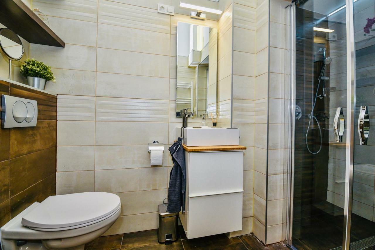 Heart Apartment With Free Private Parking Budapest Exteriör bild