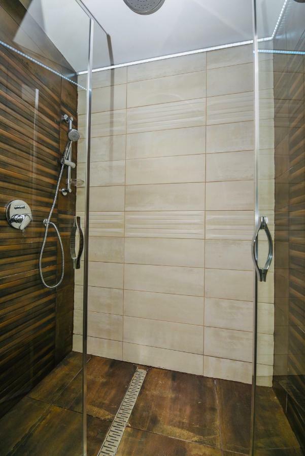 Heart Apartment With Free Private Parking Budapest Exteriör bild
