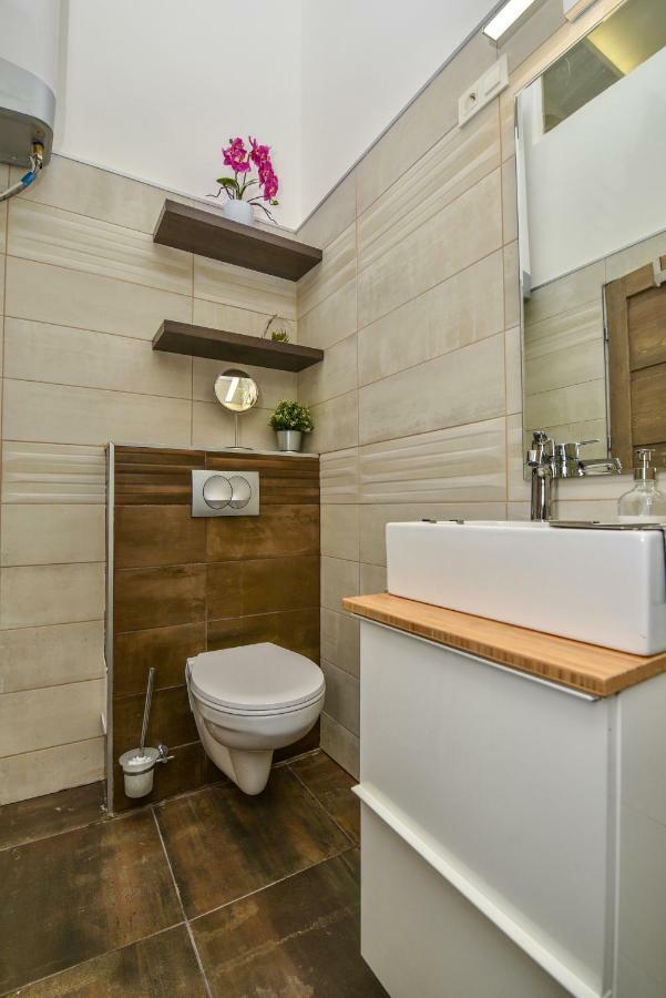 Heart Apartment With Free Private Parking Budapest Exteriör bild