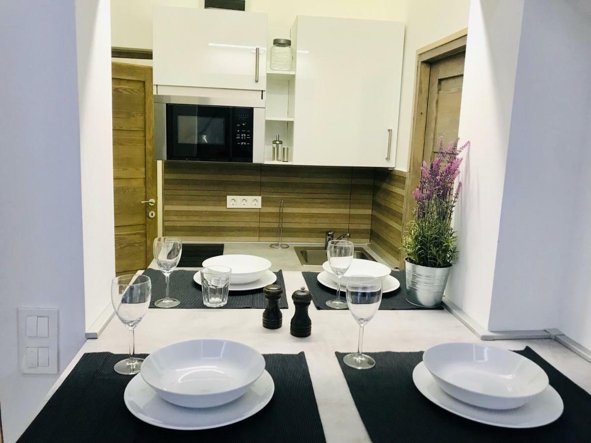 Heart Apartment With Free Private Parking Budapest Exteriör bild