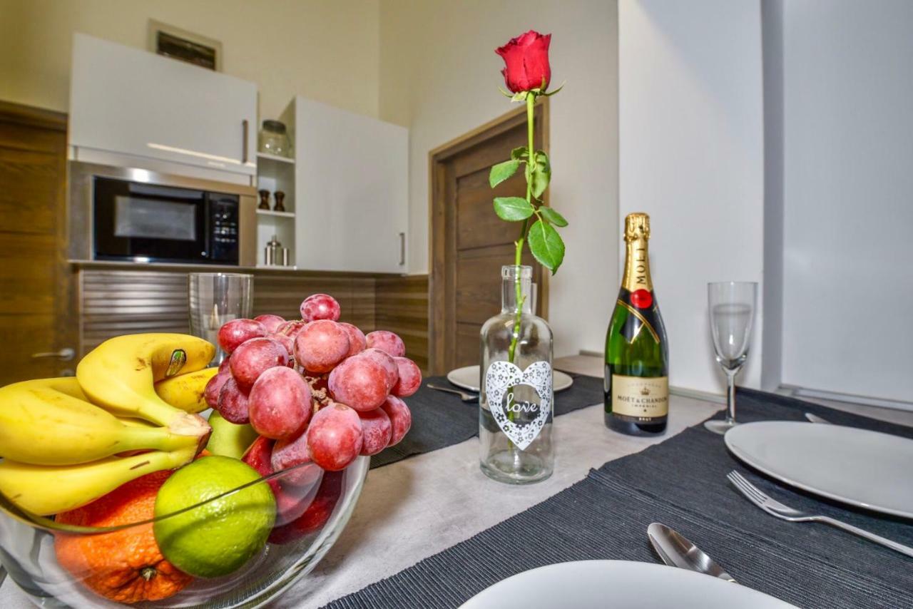 Heart Apartment With Free Private Parking Budapest Exteriör bild