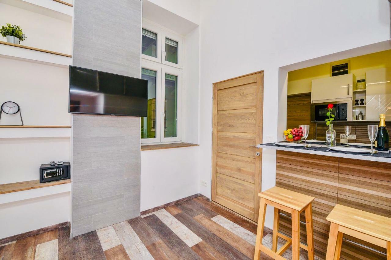 Heart Apartment With Free Private Parking Budapest Exteriör bild