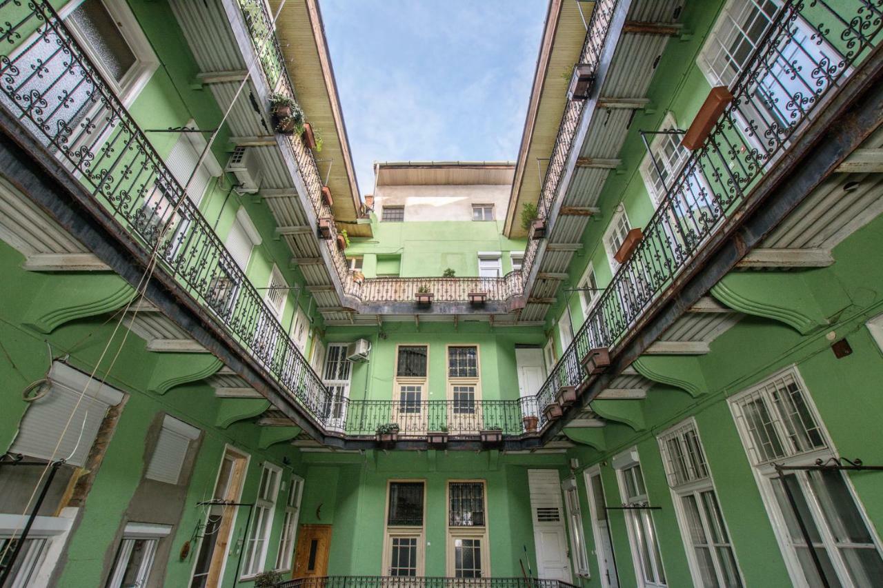 Heart Apartment With Free Private Parking Budapest Exteriör bild